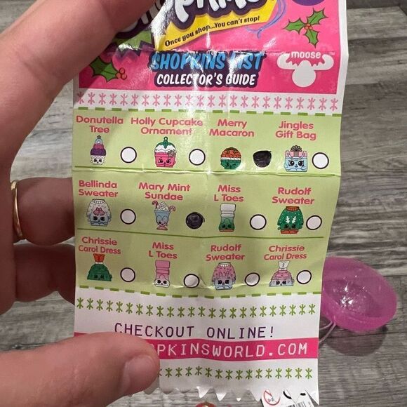 Shopkins merry macaron and Mary mint sundae - Picture 2 of 3